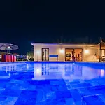 فيلة Contemporaine Avec Piscine *