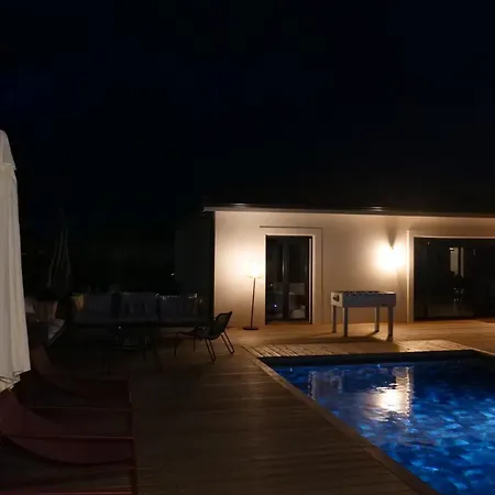Contemporaine Avec Piscine *