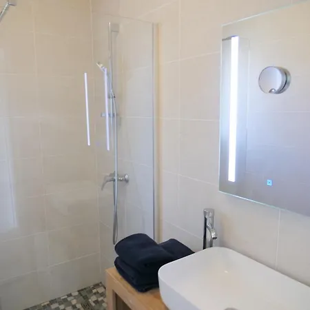 Contemporaine Avec Piscine *