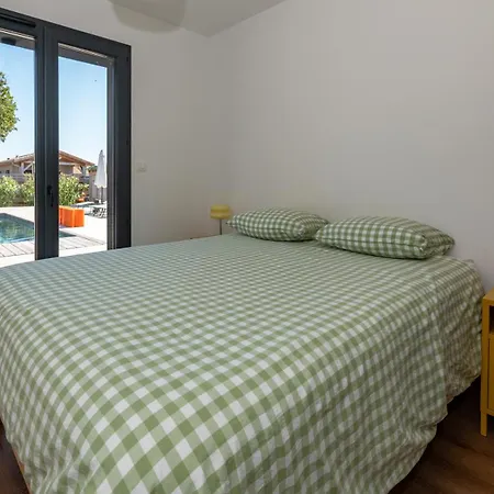 Contemporaine Avec Piscine Villa Vensac