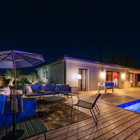 Contemporaine Avec Piscine *