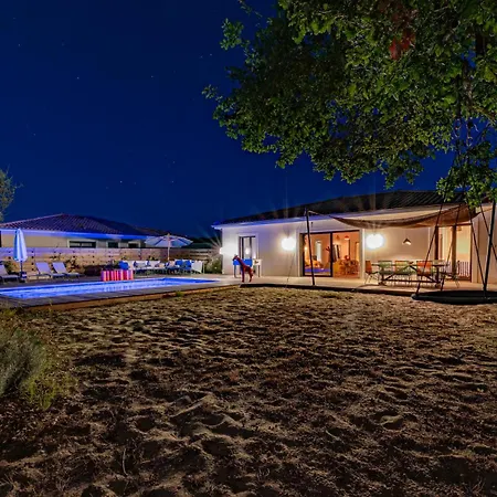 Contemporaine Avec Piscine