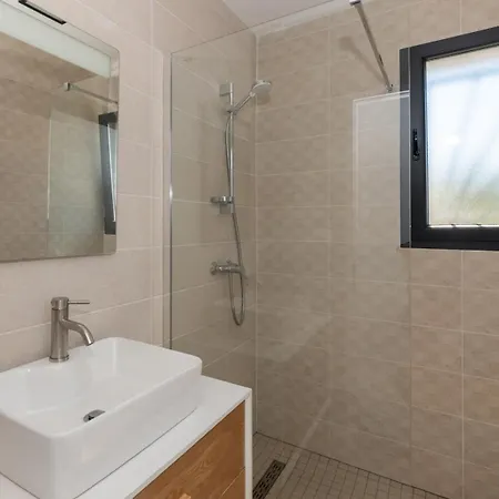 Contemporaine Avec Piscine Villa